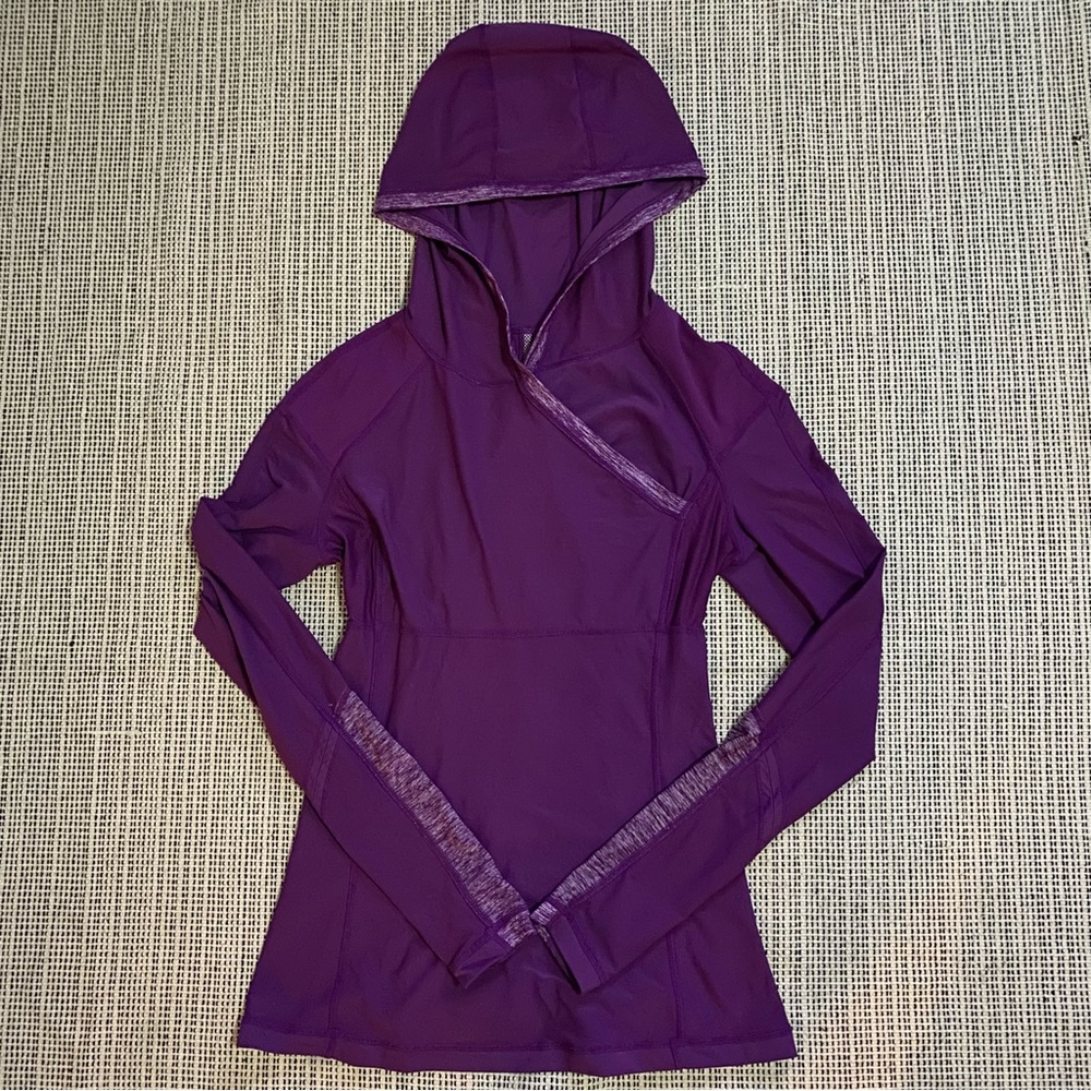 Lululemon Woman Hoodie Jacket, Long Sleeve Thumb and Ponytail Holes, Size 6